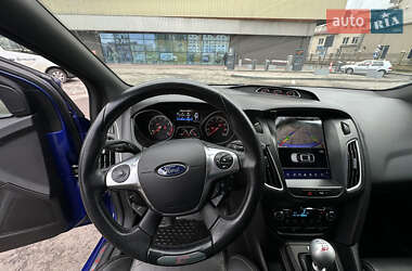 Хэтчбек Ford Focus 2013 в 