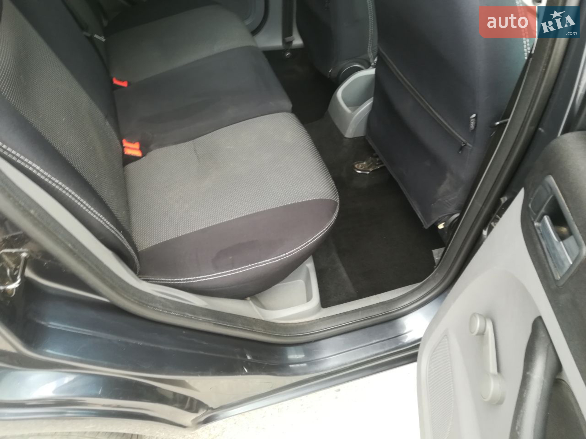 Ford Focus 2010 VIN WF0SXXGCDSAL43964 фото оголошення 13 з 19