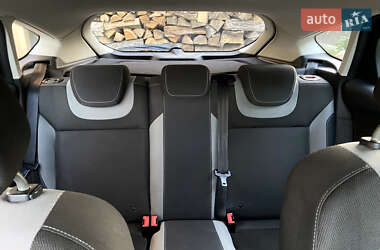 Хэтчбек Ford Focus 2012 в 