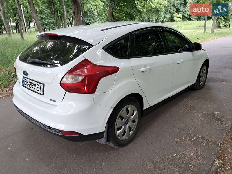 Хэтчбек Ford Focus 2014 в Глухове