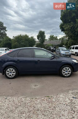 Хэтчбек Ford Focus 2011 в 