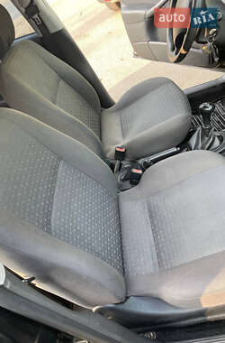 Хэтчбек Ford Focus 2004 в 