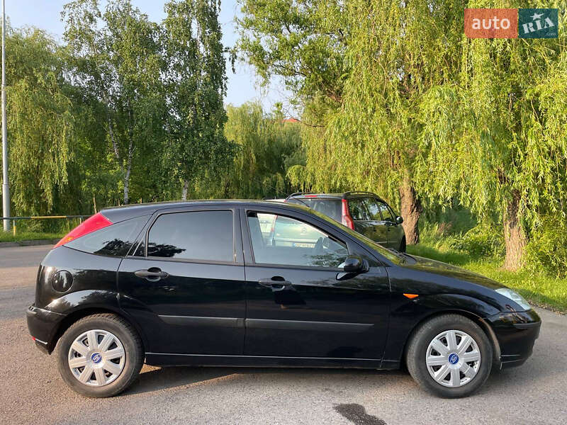 Хэтчбек Ford Focus 2004 в Ровно