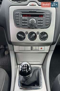 Седан Ford Focus 2011 в 