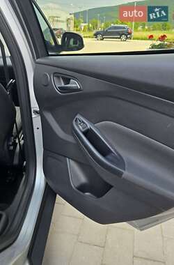 Хэтчбек Ford Focus 2011 в 