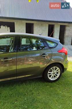 Хэтчбек Ford Focus 2015 в 