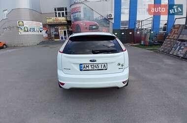Хэтчбек Ford Focus 2011 в 