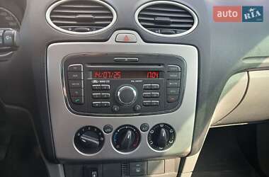 Хэтчбек Ford Focus 2011 в 