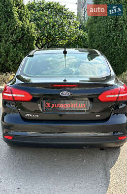 Седан Ford Focus 2015 в 