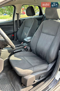 Седан Ford Focus 2015 в 
