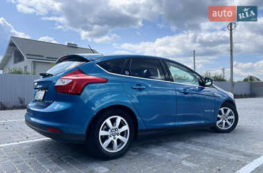 Хэтчбек Ford Focus 2012 в 