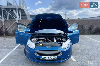Хэтчбек Ford Focus 2012 в 