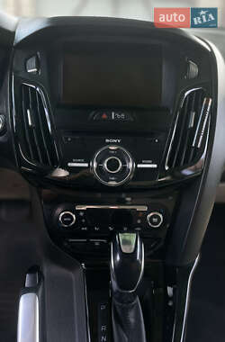 Хэтчбек Ford Focus 2012 в 