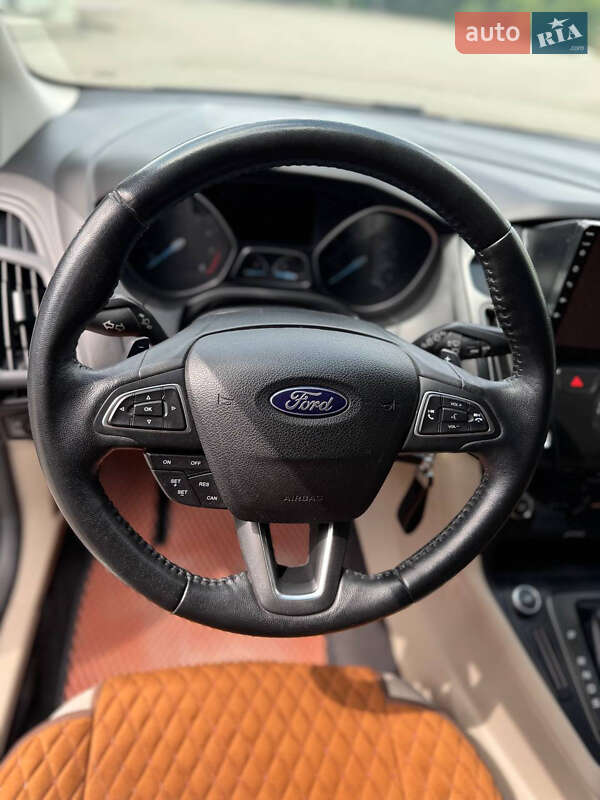 Хэтчбек Ford Focus 2015 в Киеве