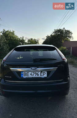 Хэтчбек Ford Focus 2011 в 