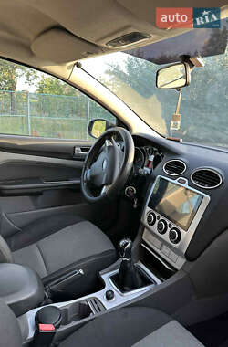 Хэтчбек Ford Focus 2011 в 