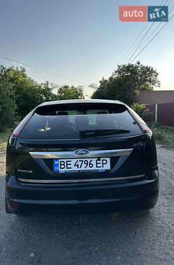 Хэтчбек Ford Focus 2011 в 