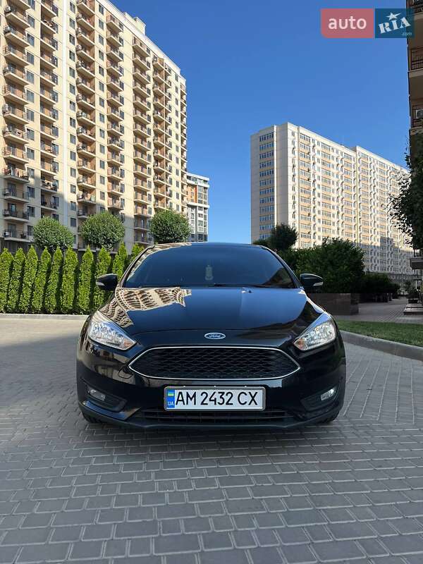 Седан Ford Focus 2015 в 