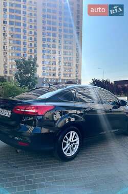 Седан Ford Focus 2015 в 