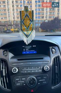 Седан Ford Focus 2015 в 