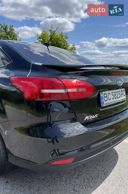 Седан Ford Focus 2015 в 