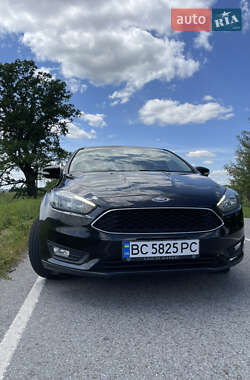 Седан Ford Focus 2015 в 