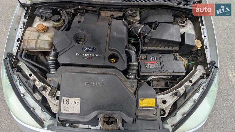 Универсал Ford Focus 2004 в Вишневом фото 10 Универсал Ford Focus 2004 в Вишневом