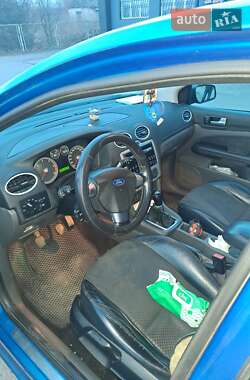 Хэтчбек Ford Focus 2004 в 