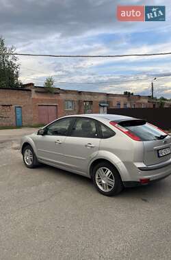 Хэтчбек Ford Focus 2004 в 