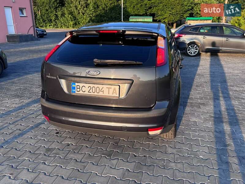Хэтчбек Ford Focus 2006 в Городке