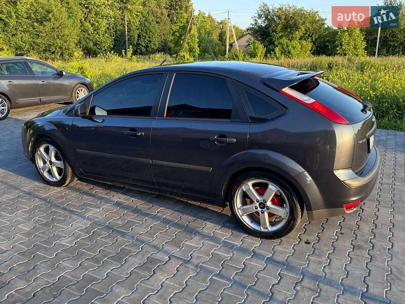 Хэтчбек Ford Focus 2006 в Городке