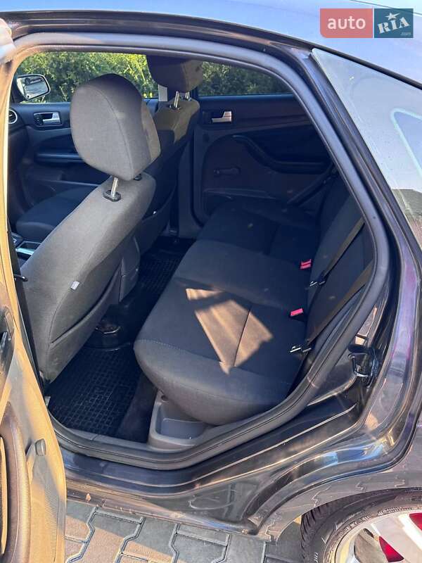 Хэтчбек Ford Focus 2006 в Городке