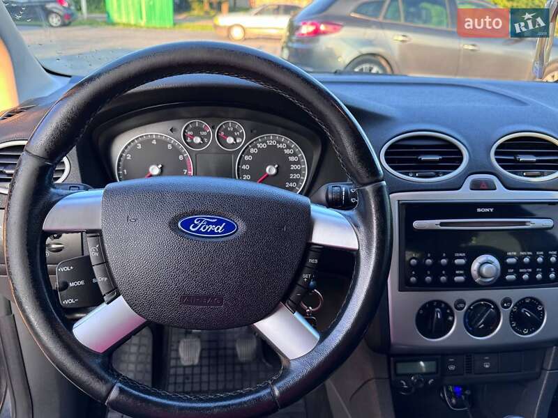 Хэтчбек Ford Focus 2006 в Городке