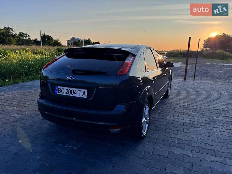 Хэтчбек Ford Focus 2006 в Городке