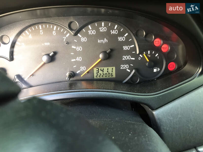 Хэтчбек Ford Focus 2004 в Калуше