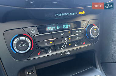 Хетчбек Ford Focus 2016 в 