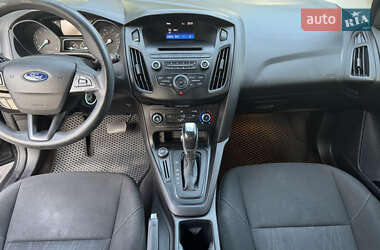 Хэтчбек Ford Focus 2015 в 