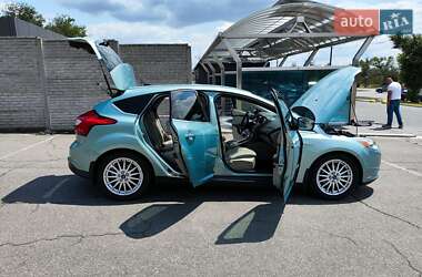 Хэтчбек Ford Focus 2012 в 