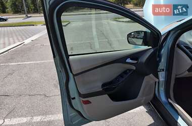 Хэтчбек Ford Focus 2012 в 