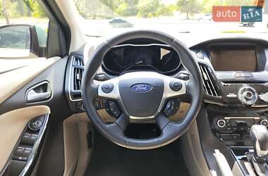 Хэтчбек Ford Focus 2012 в 