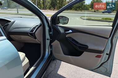 Хэтчбек Ford Focus 2012 в 