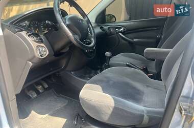 Хэтчбек Ford Focus 2004 в 