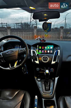 Седан Ford Focus 2015 в 