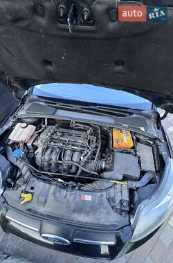 Хэтчбек Ford Focus 2011 в 
