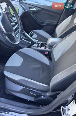 Хэтчбек Ford Focus 2011 в 