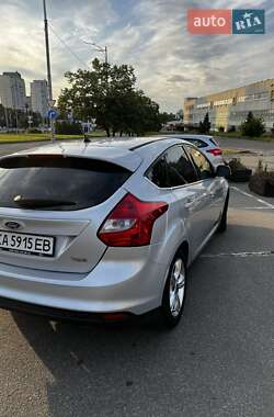 Хэтчбек Ford Focus 2012 в 