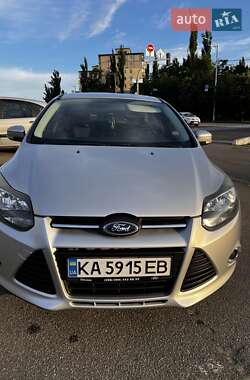 Хэтчбек Ford Focus 2012 в 