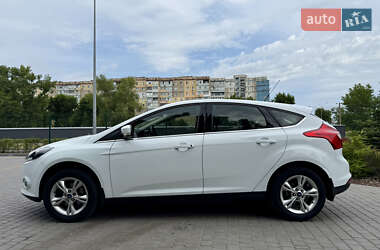 Хэтчбек Ford Focus 2012 в 