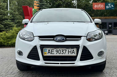 Хэтчбек Ford Focus 2012 в 