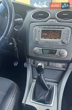 Хэтчбек Ford Focus 2009 в 